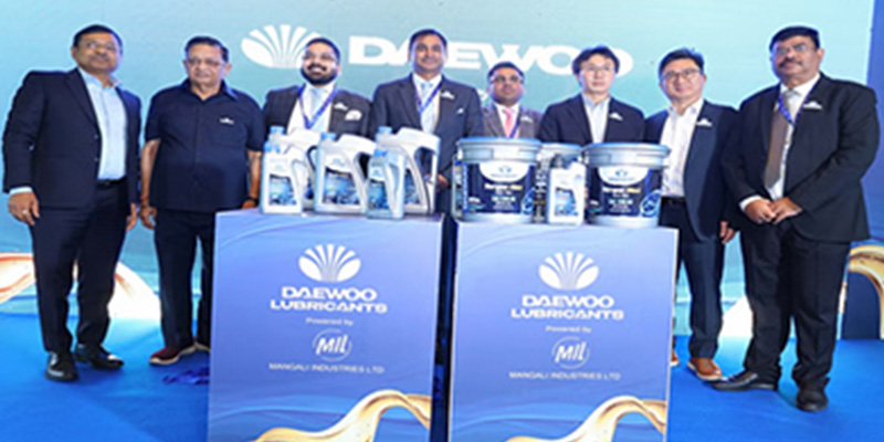 Daewoo team members standing on a blue stage behind two display podiums